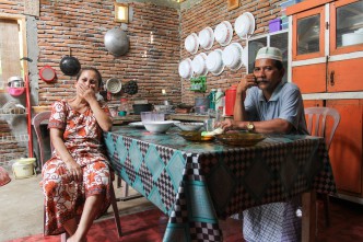 Friendly family that invited me for dinner, Sulawesi